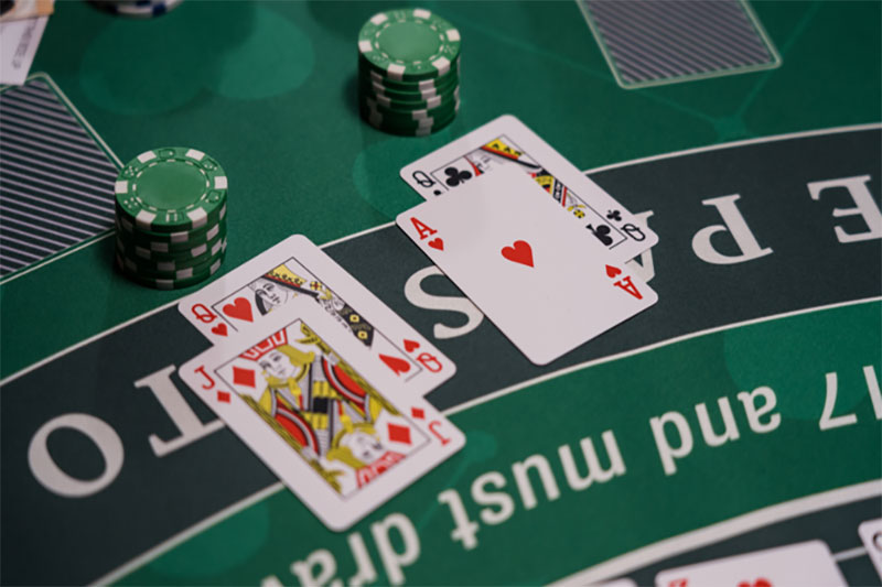 How to Effectively Manage Your Finances While Playing Blackjack